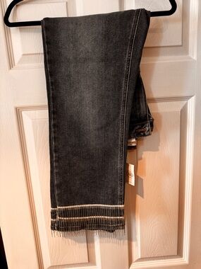 Women’s Crop Fringe Hem Jeans